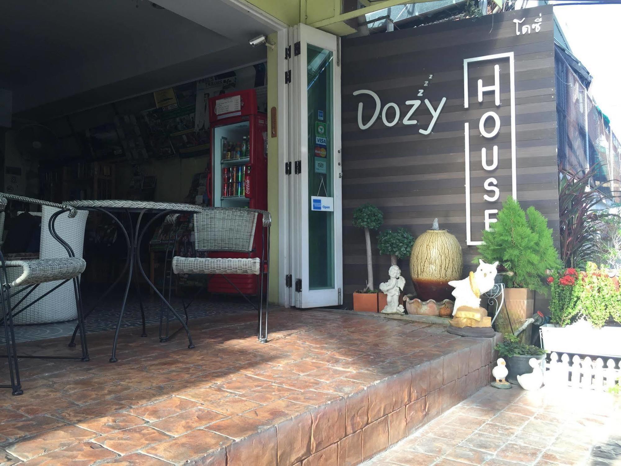 Dozy House Hotell Chiang Mai Exteriör bild