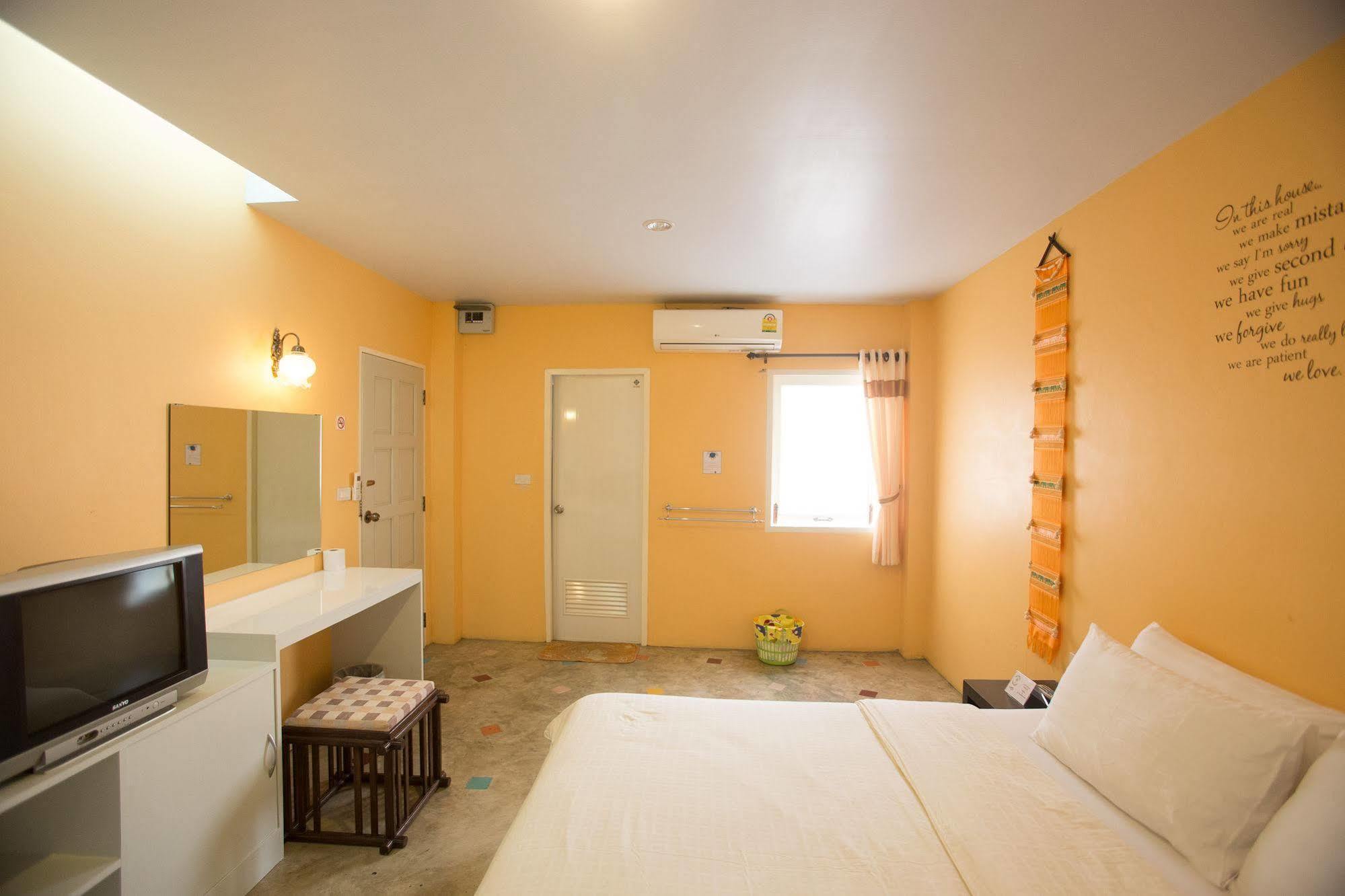 Dozy Lamoon House Hotell Chiang Mai Exteriör bild